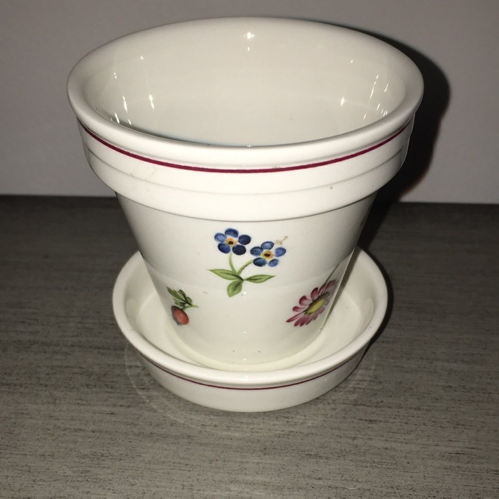 Villeroy & Boch tiny small China flower pot tray
